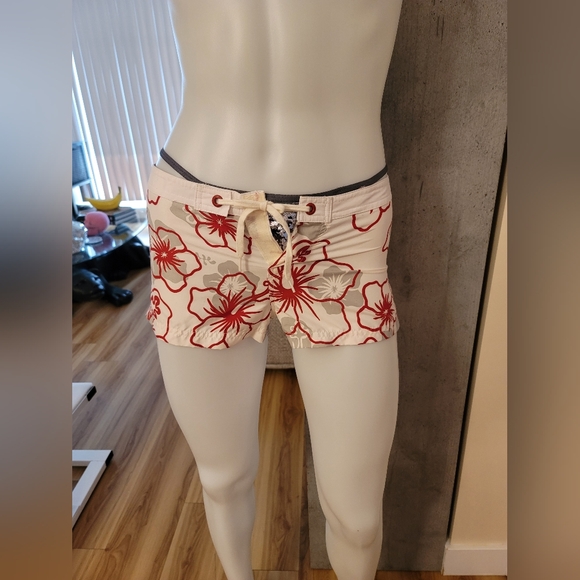 Local Motion Hawaii Hawaiian Hibiscus Board Shorts Mini Shorts - Picture 2 of 6